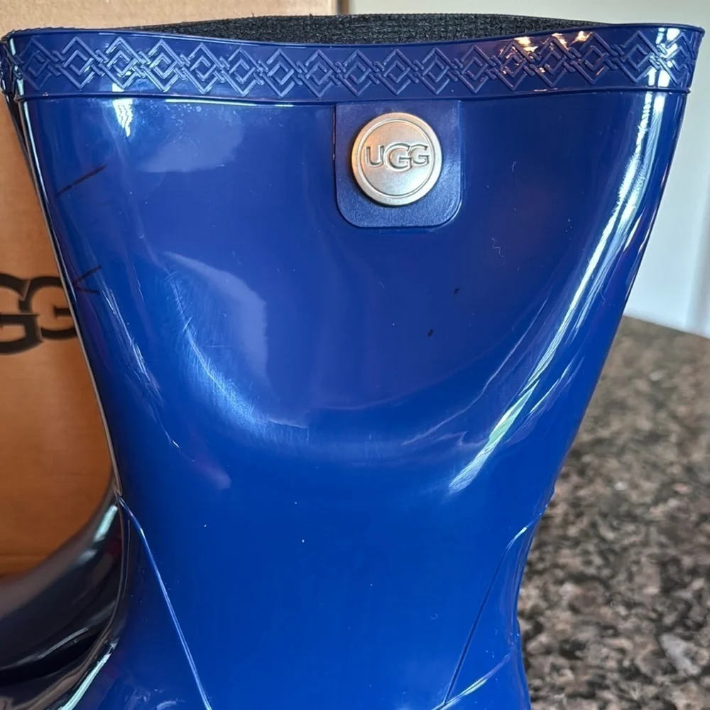 UGG Glossy Blue Waterproof Boots EUC 8-8.5